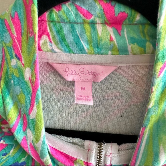 Lilly Pulitzer. zip up. Popover. Size medium. Excellent condition. - Picture 6 of 7